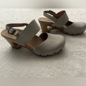 Rare Dansko Thea Mary Jane Clogs size 37